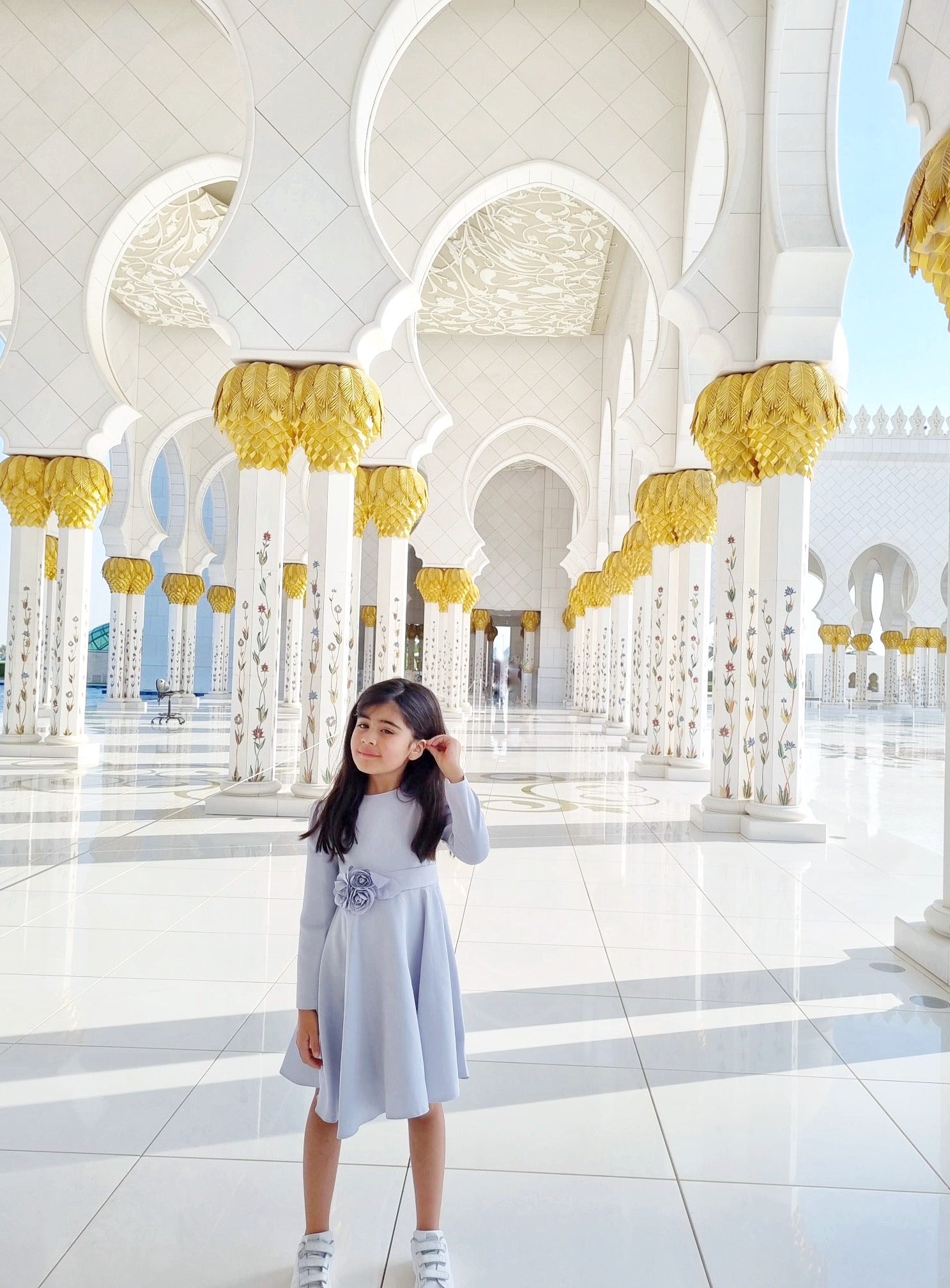 Exklusiv Ljusblå Festklänning för Barn - Handgjorda Blomdetaljer