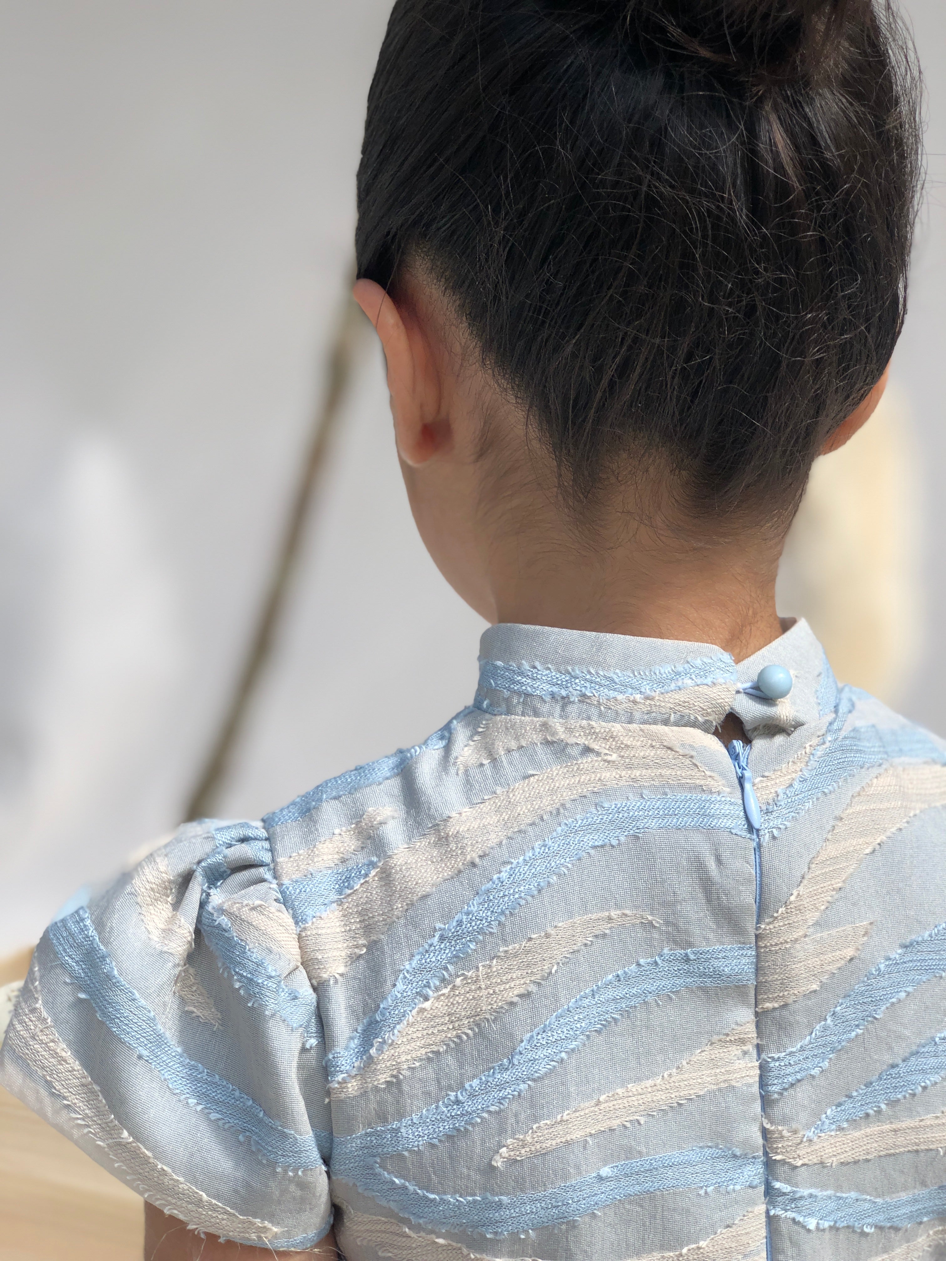 Ljusblå Festklänning för barn - Handgjord Klänning med Tyllkjol