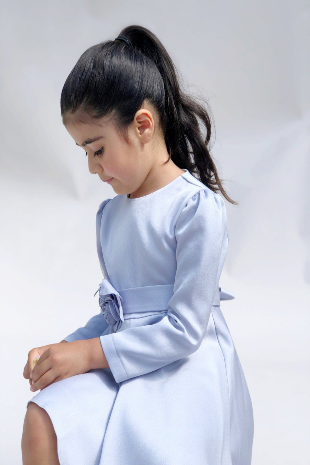 Exklusiv Ljusblå Festklänning för Barn - Handgjorda Blomdetaljer