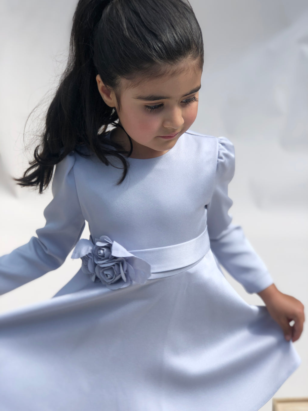 Exklusiv Ljusblå Festklänning för Barn - Handgjorda Blomdetaljer
